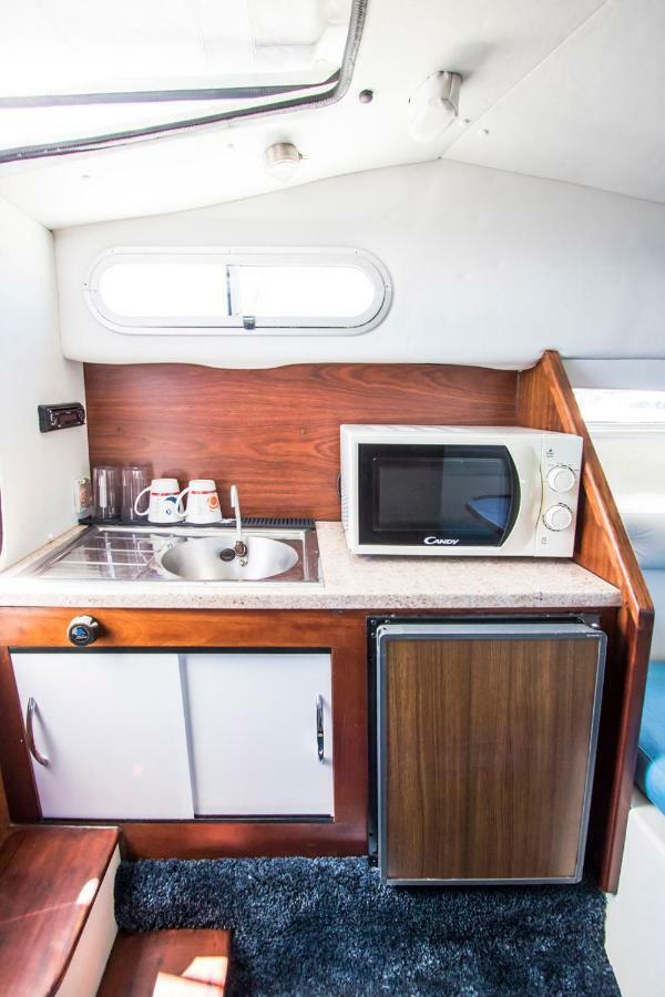 Cozy Boat To Unwind By The Ocean Hotel ปูแอร์โตกาเลโร ภายนอก รูปภาพ
